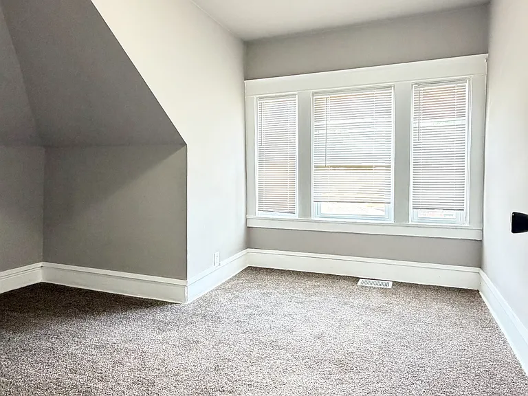 9446 S Wabash Ave — Photo 13