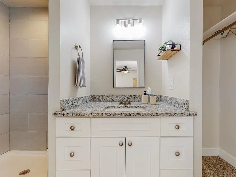 527 Gene Ave NW — Photo 12