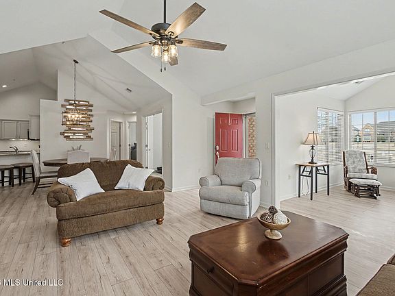 3rd image of 8812 Parkview Oaks Cir