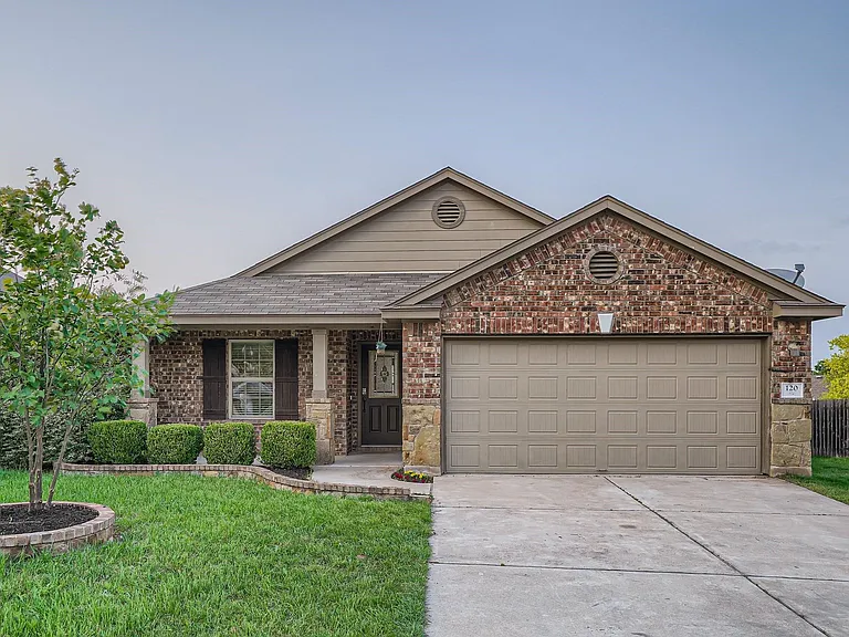 120 Shiloh Cv — Photo 1