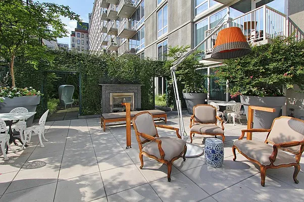 Rented by Compass | media 21