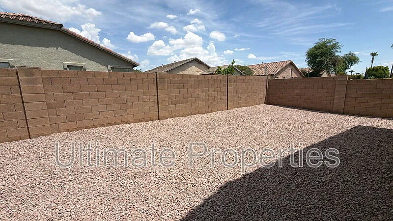 4 bed, 3.0 bath, 1818 sqft, $1,995 — Photo 3