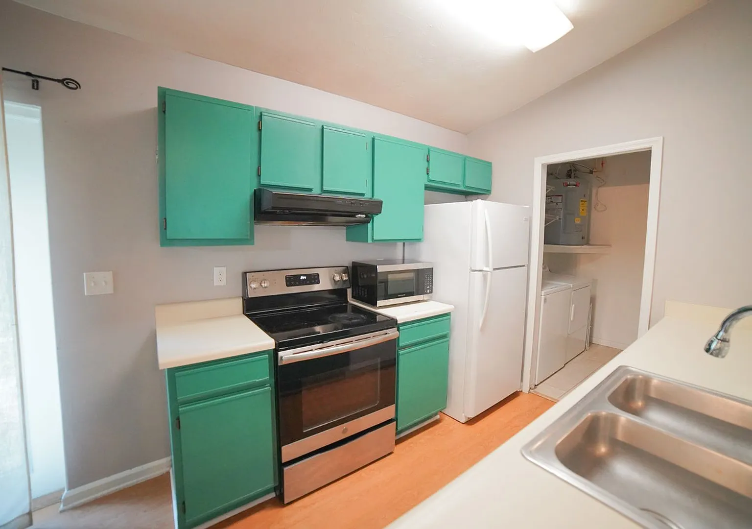 2 Bed / 2 Bath in Super Popular Renegade Village! — Photo 4