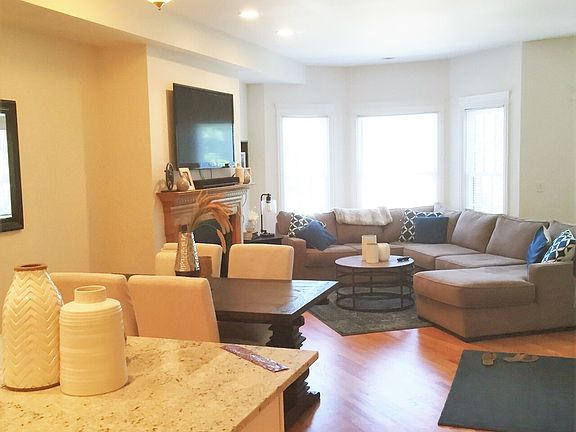 3rd image of 1657 W Wrightwood Ave #2W