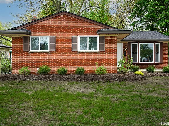 2nd image of 30644 Hayes Rd