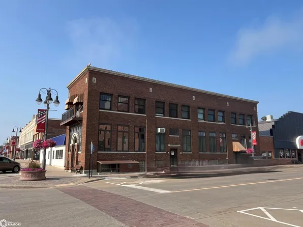 937 Broad St, Grinnell, IA 50112