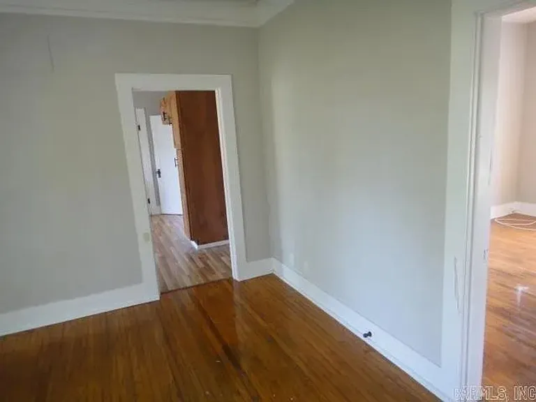 418 Newport Ave — Photo 2
