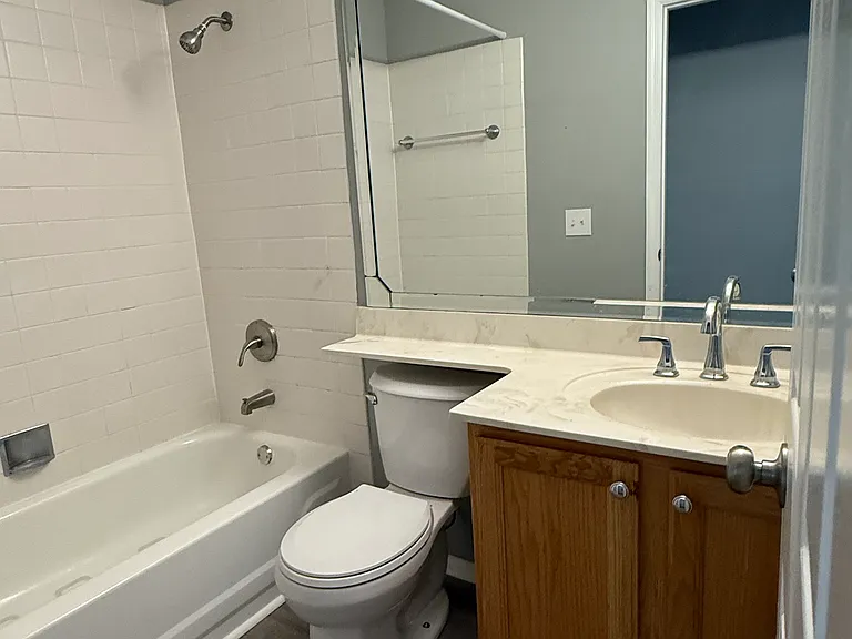Full bathroom in the hallway.