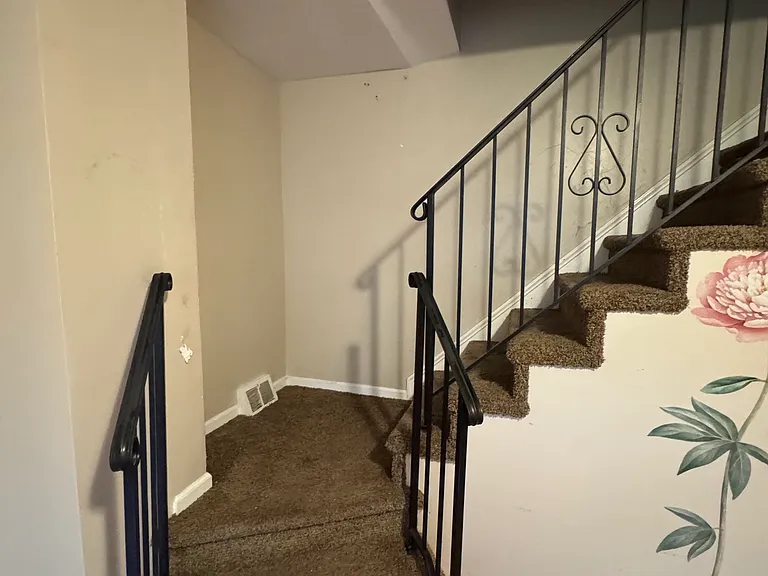 8 Rhodes Ave — Photo 9