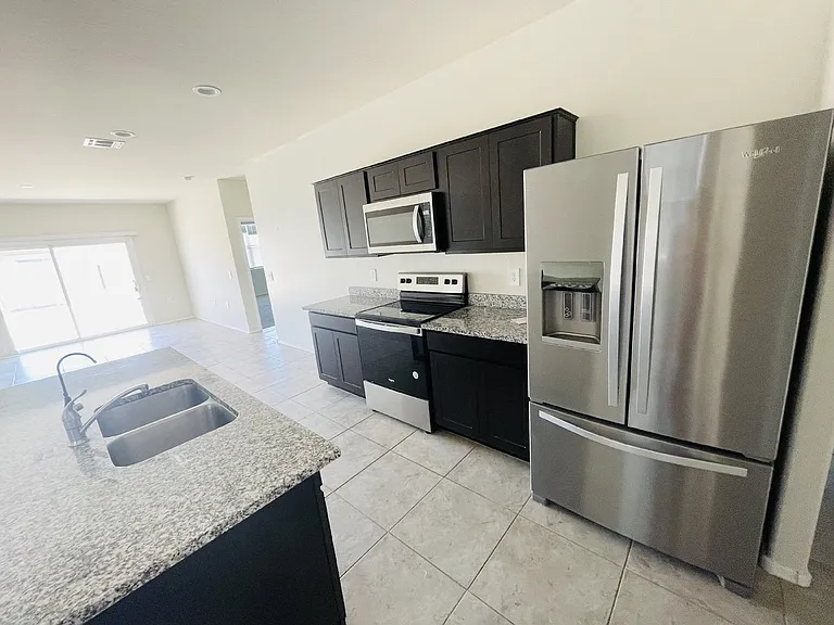 35433 W San Alvarez Ave — Photo 4