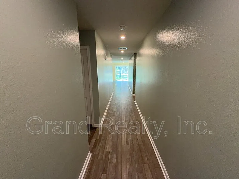 4 bed, 2.0 bath, 1414 sqft, $1,950 — Photo 2