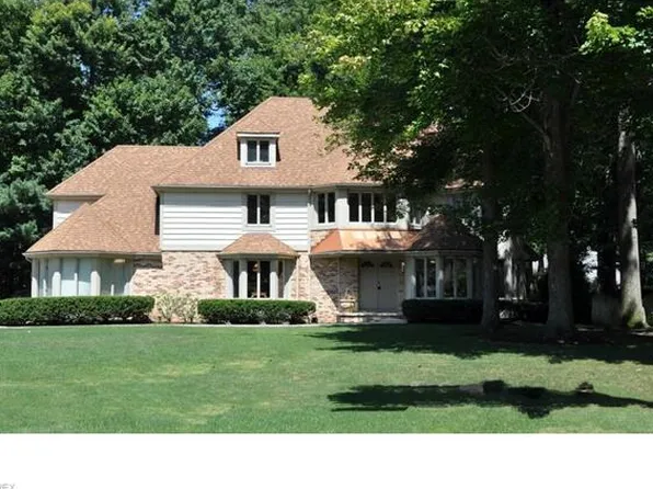 31206 Roxbury Park Dr, Bay Village, OH 44140
