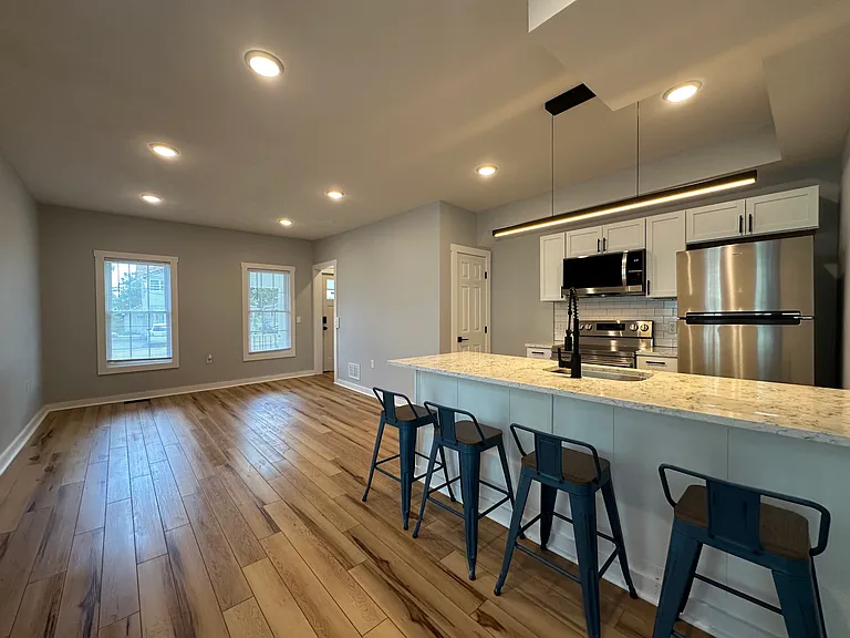 128 Caroline Ave #1 — Photo 21