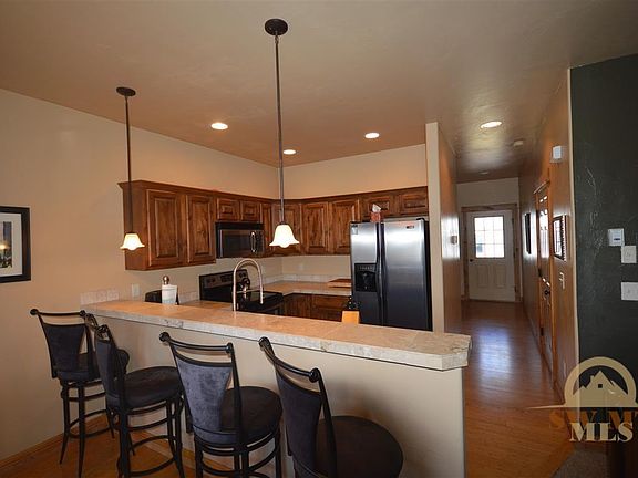 3rd image of 913 Forestglen Dr #913A