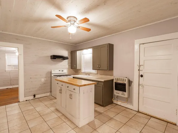 104 S Beauregard St, Alvin, TX 77511