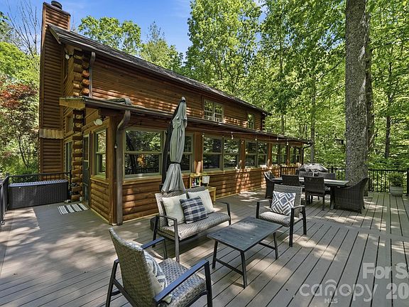 5th image of 16 Shadow Brook Dr