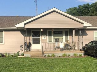 514 8th St, Carmi, IL 62821