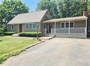 12 Mountaindale Rd, Smithfield, RI 02917