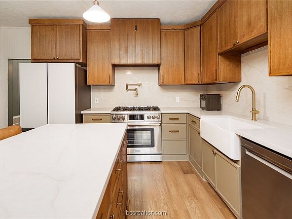 4th image of 1013 Lyceum Ct
