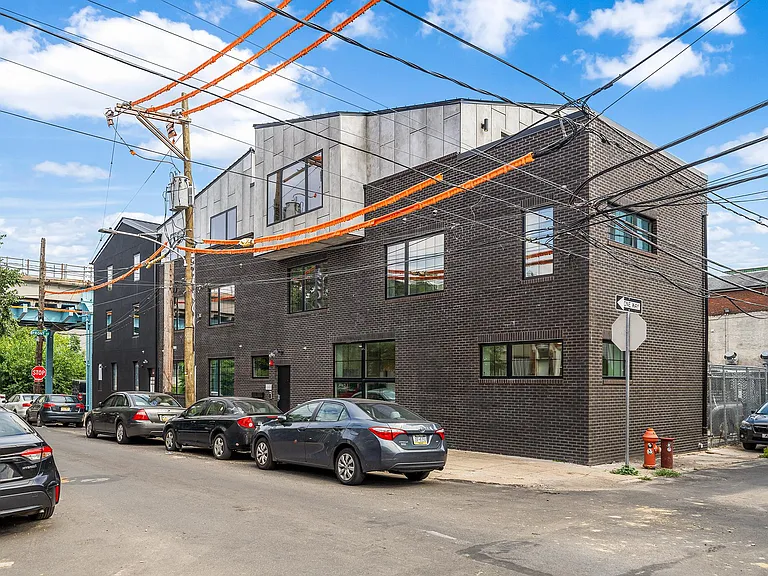 1772 N Front St #3 — Photo 40