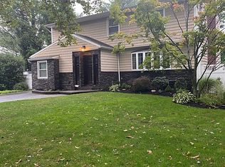 20 Linford Ln, Melville, NY 11747