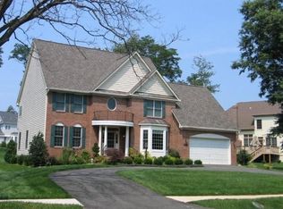 2724 Sutton Rd, Vienna, VA 22181