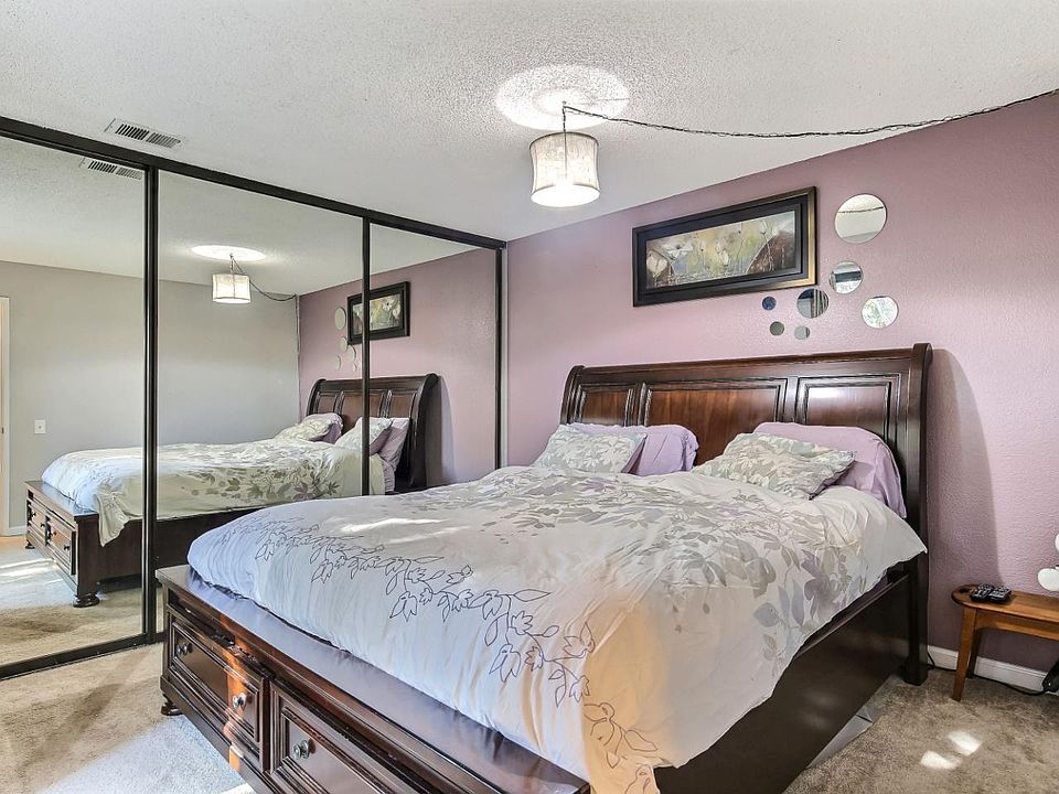 2nd image of 5027 Grey Feather Cir