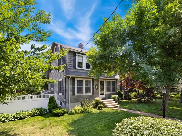 71 Grove St, Reading, MA 01867