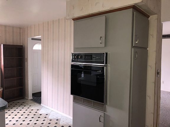 5th image of 28206 Couzens Ave