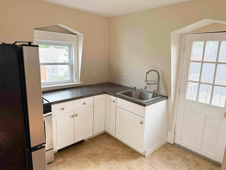 12 Lovett St #5 — Photo 4