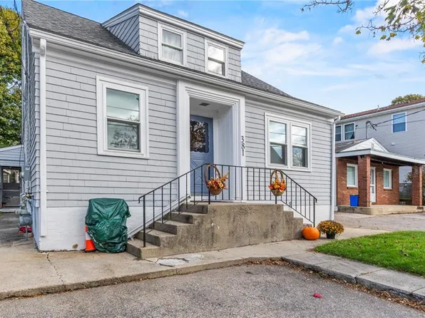 379-381 Maple Ave, Barrington, RI 02806