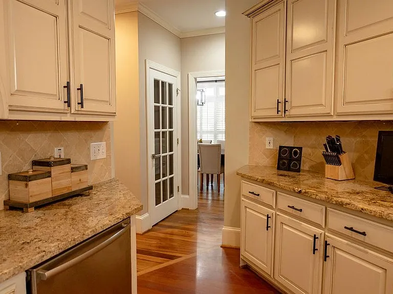 1405 Edenham Ln — Photo 19