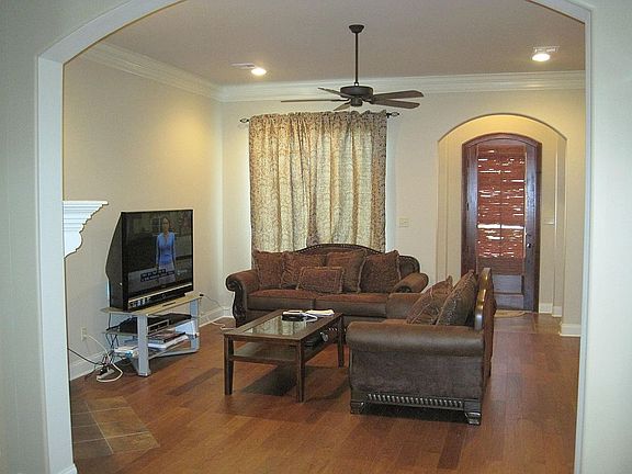 2nd image of 107 Queensberry Dr