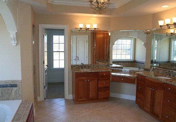 Spa style master bathroom w/tiled floor and shower, granite counters