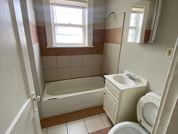 2nd image of 5444 Beacon Ave #2S