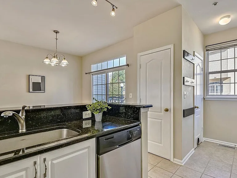 543 Ensemble Ct — Photo 17