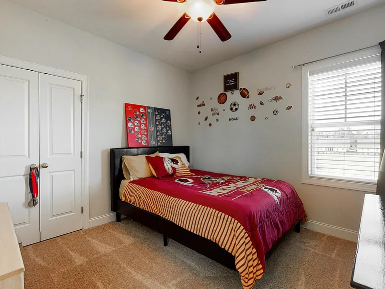 562 W Craftsman Way — Photo 29