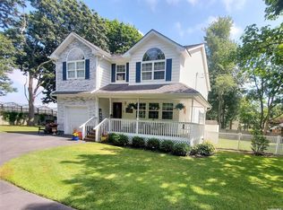 7 Nugent St, Center Moriches, NY 11934