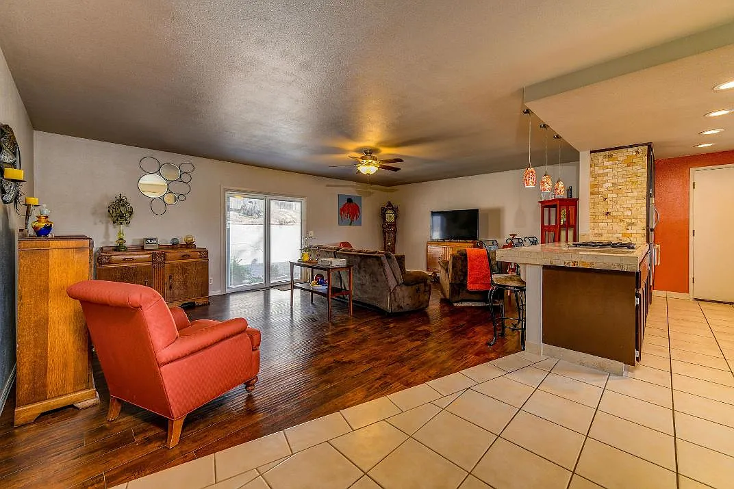 3 bed, 1628 sqft, $2,395 — Photo 3