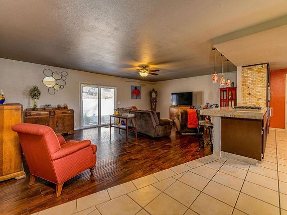 3rd image of 105 Gordon Pl