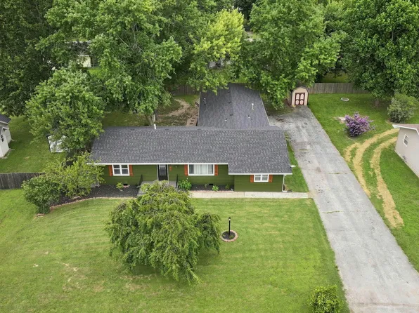 105 E Meadowbrook Avenue, Clever, MO 65631