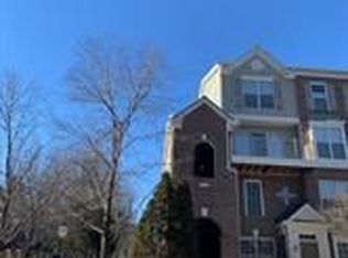 4120 Vanderbilt Ct APT 301, Fairfax, VA 22030