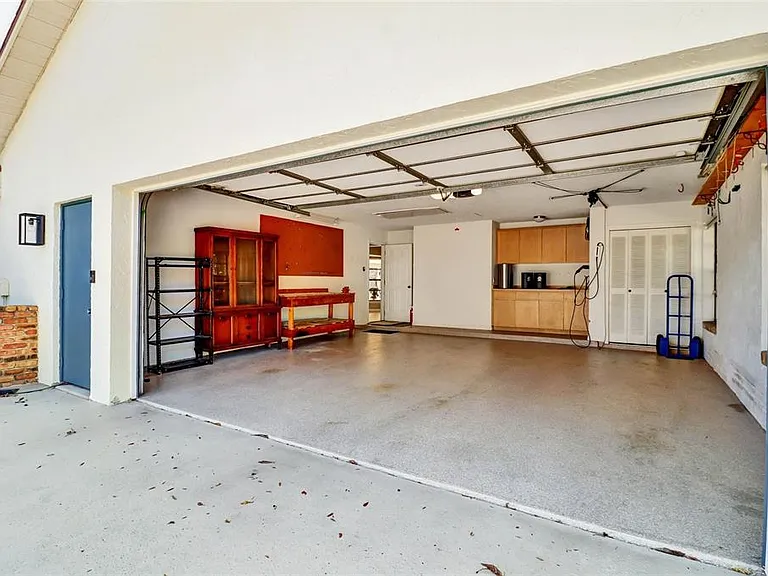 4318 Woodtree Ln — Photo 41