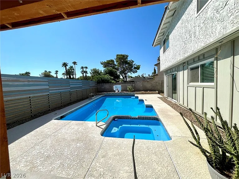 2246 Windsor Dr — Photo 47