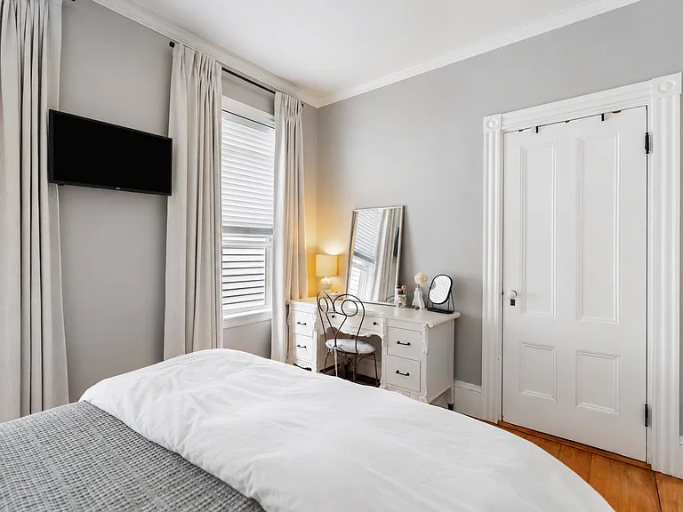 639 E 7th St #3 — Photo 17