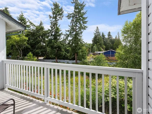8823 Holly Drive #H206, Everett, WA 98208
