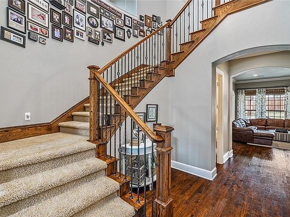 4th image of 730 Essex Dr