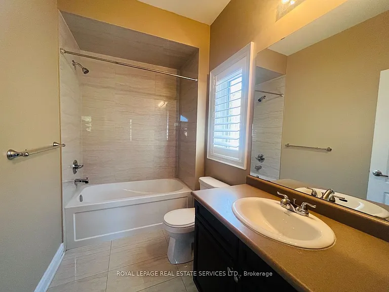 2366 Chateau Cmn — Photo 21