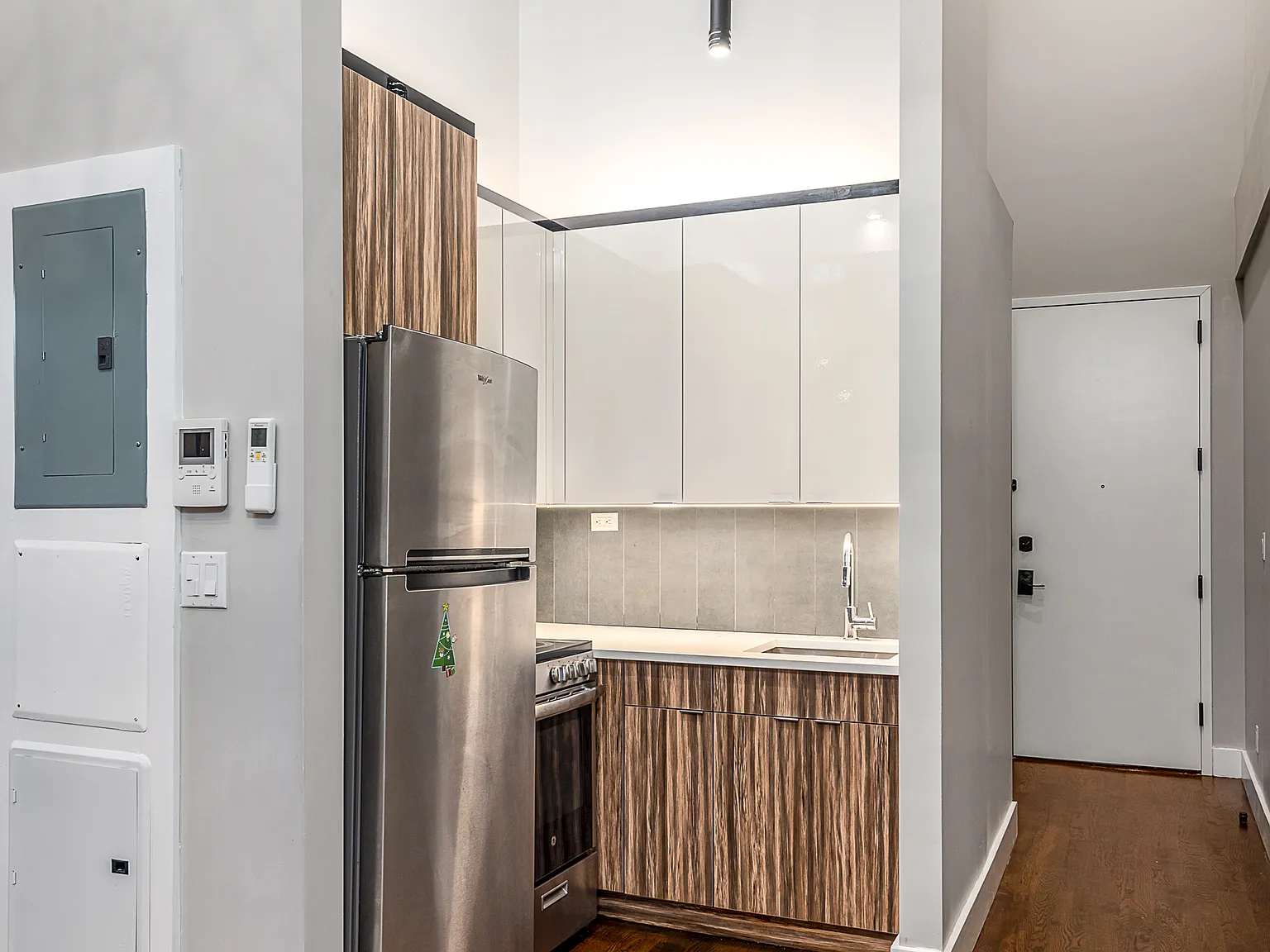 1031 Montgomery Street — Photo 2