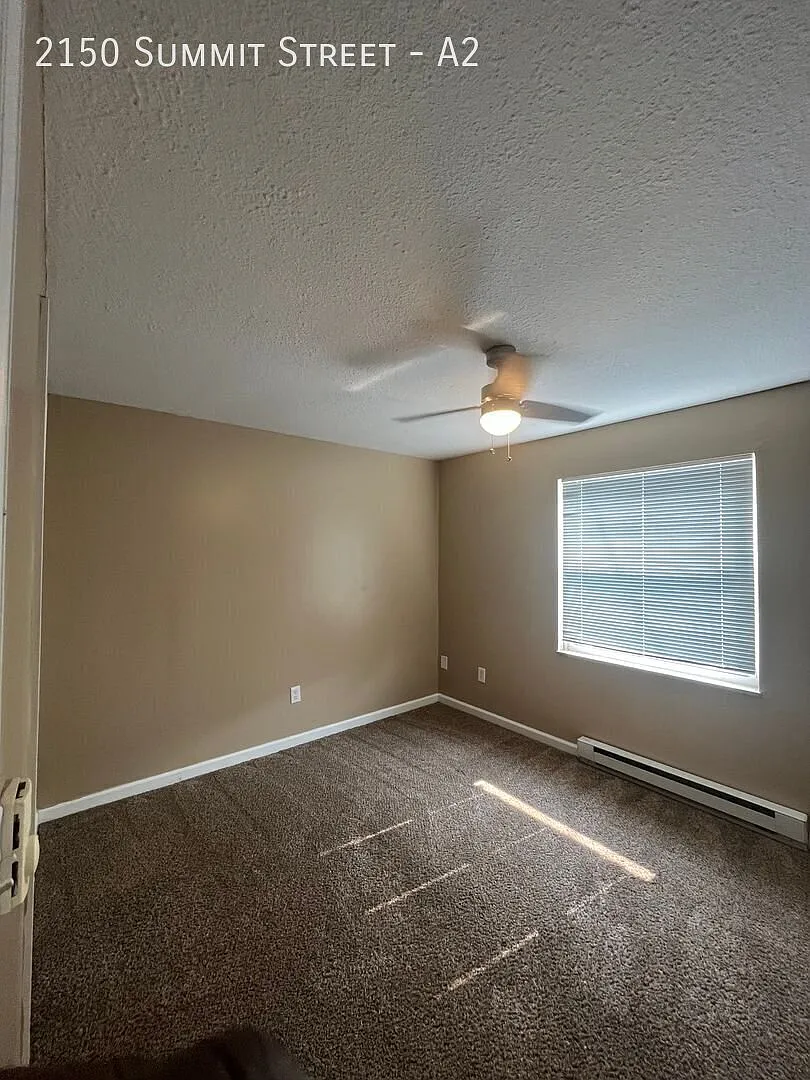 Convenient 1 Bed 1 Bath Apartment - Available Fall — Photo 2